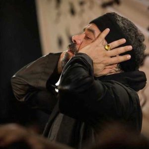 دانلود مداحی کیستم من علی‌ اصغرم و اکبر الآیات حسینم از حاج محمود کریمی