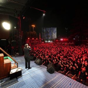 دانلود مداحی دست ما تنها به دامان حسین بن علی است از حاج میثم مطیعی