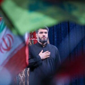 دانلود مداحی نبودی موی ما را دست آتش شانه میزد از حاج میثم مطیعی